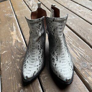 EUC Jeffrey Campbell Cromwell Cutout Booties Black and White Snake Women's 9.5
